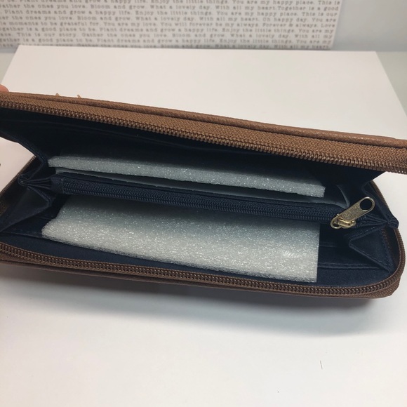 NEW Tommy Hilfiger Brown-Camel Tone Wallet👛 - Picture 5 of 7